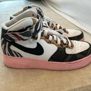 NIKE HIGH TOP SNEAKERS